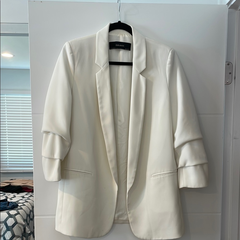 Zara Cream Blazer with Notched Lapels and Ruched Sleeves